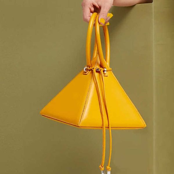 2021 fashion triangle drawstring lemon yellow msenger bag women's handbag pyramid dinner bag
2021 fashion triangle drawstring lemon yellow msenger bag women's handbag pyramid dinner bag
