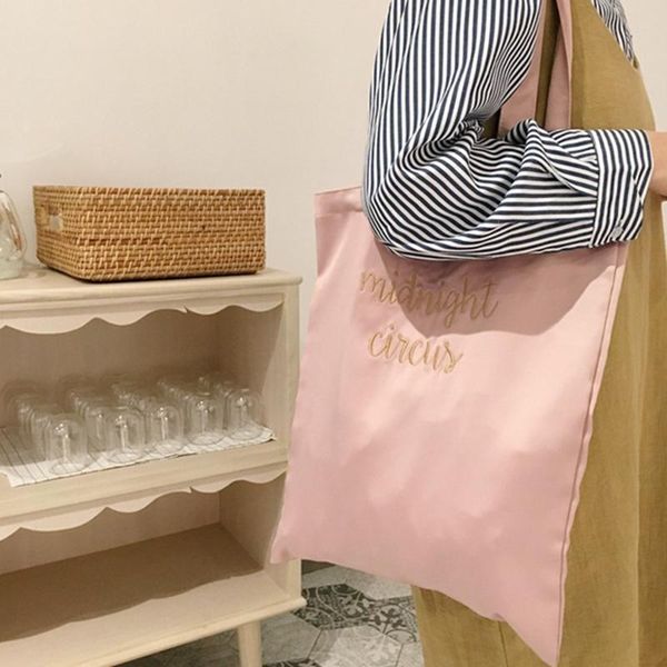 evening bags embroidery letter women shoulder bag 2021 designer casual tote female handbags all-match ladies bolsos marca mujer lujo
evening bags embroidery letter women shoulder bag 2021 designer casual tote female handbags all-match ladies bolsos marca mujer lujo