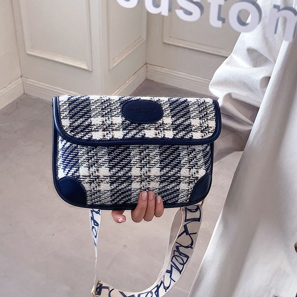 designer handbags small women's 2021 new chaowang red 100 da autumn and winter shaped broadband messenger ins sen series small bag
designer handbags small women's 2021 new chaowang red 100 da autumn and winter shaped broadband messenger ins sen series small bag