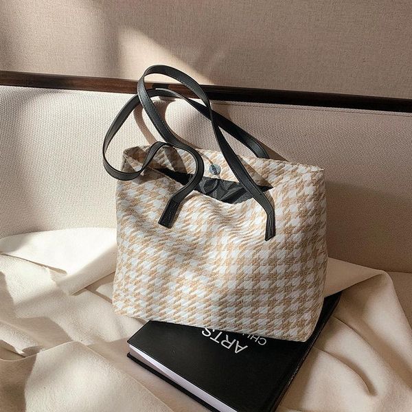 evening bags large-capacity ladies for autumn and winter 2021 trendy fashion casual retro checkered handbag tote bag women
evening bags large-capacity ladies for autumn and winter 2021 trendy fashion casual retro checkered handbag tote bag women