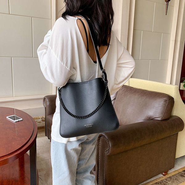 hbp luxury designerbag new style pu slant span versatile chain solid color single shoulder women's large capacity tote bag
hbp luxury designerbag new style pu slant span versatile chain solid color single shoulder women's large capacity tote bag