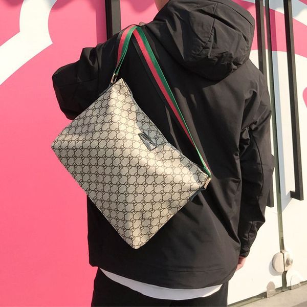fast handed man with the bag, young kwai shoulder large business casual men and women handbags premium
fast handed man with the bag, young kwai shoulder large business casual men and women handbags premium