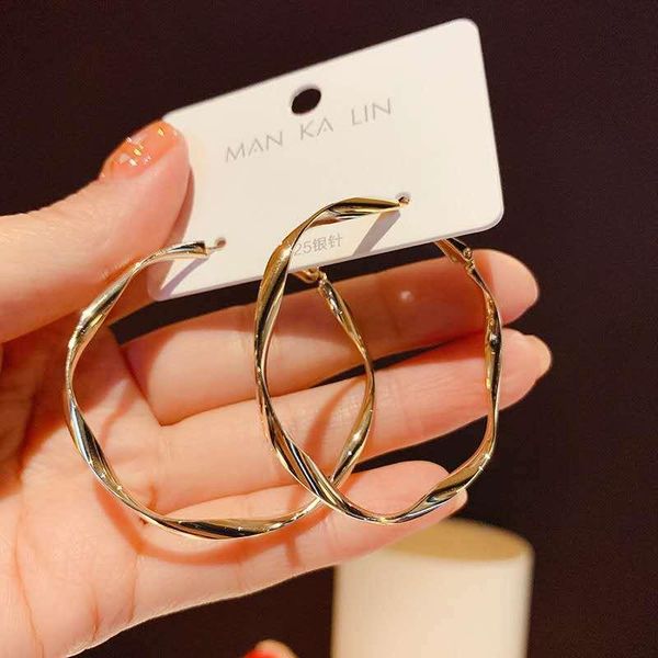 lats exaggerated circle earrings for women large round twisted wild hoop earring 2021 kolczyki brincos female fashion jewelry, Golden;silver
lats exaggerated circle earrings for women large round twisted wild hoop earring 2021 kolczyki brincos female fashion jewelry, Golden;silver