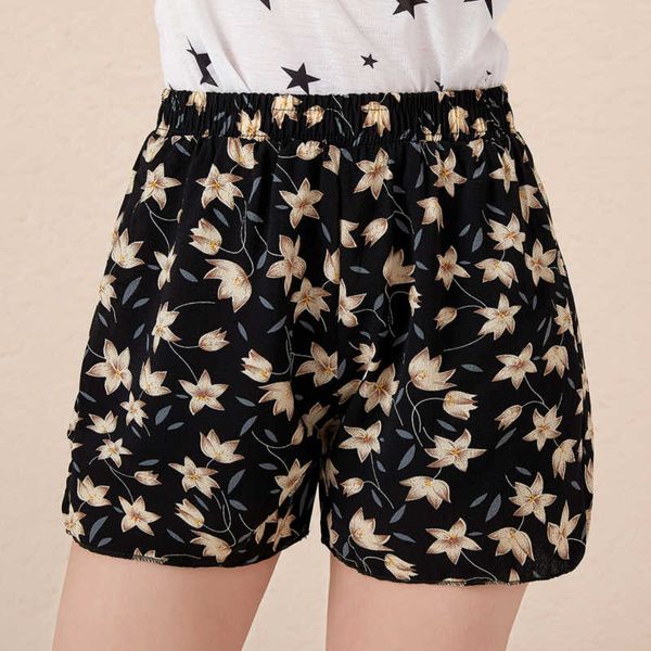 spring and summer new chiffon big size wipe pipes half body loose printed women casual shorts 2020, White;black
spring and summer new chiffon big size wipe pipes half body loose printed women casual shorts 2020, White;black