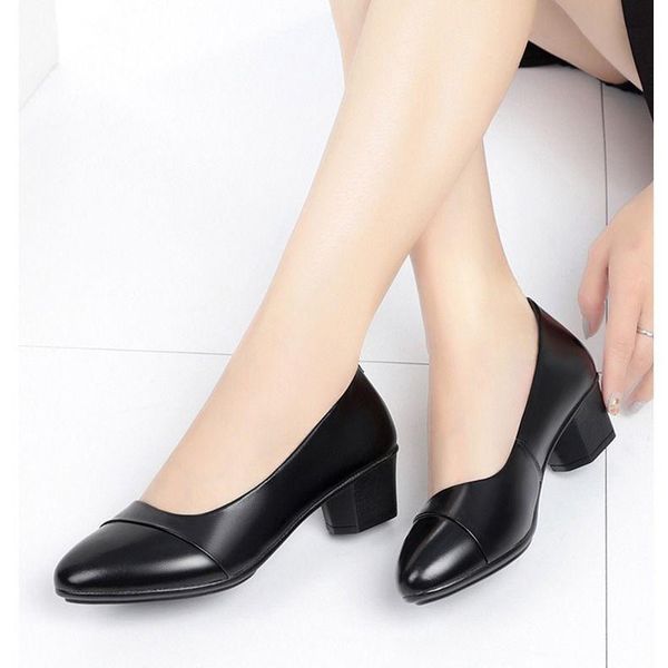 new soft leather low-heeled single shoes women 2021 soft-soled comfortable middle-aged sandals mother shoes mid-heel work, Black
new soft leather low-heeled single shoes women 2021 soft-soled comfortable middle-aged sandals mother shoes mid-heel work, Black