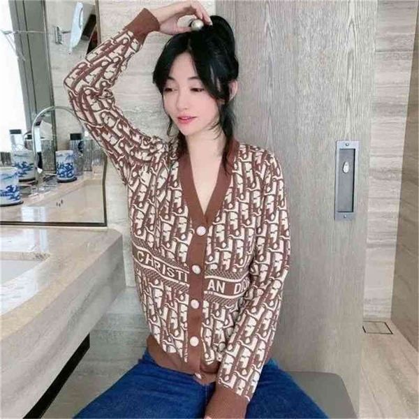 high version european station early autumn new fashion brand letter jacquard knitted cardigan v-neck loose sweater, Black;brown
high version european station early autumn new fashion brand letter jacquard knitted cardigan v-neck loose sweater, Black;brown