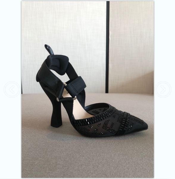 2021 good quality fashion women luxurys designers shoes designer sandals womens luxury high heels sandal dress shoess with box size 35-41 -l, Black
2021 good quality fashion women luxurys designers shoes designer sandals womens luxury high heels sandal dress shoess with box size 35-41 -l, Black