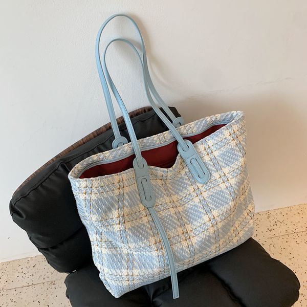 daily bag internet celebrity minimalist plaid large capacity bag womens bag 2021 summer new fashion all-match messenger shopping tote
daily bag internet celebrity minimalist plaid large capacity bag womens bag 2021 summer new fashion all-match messenger shopping tote
