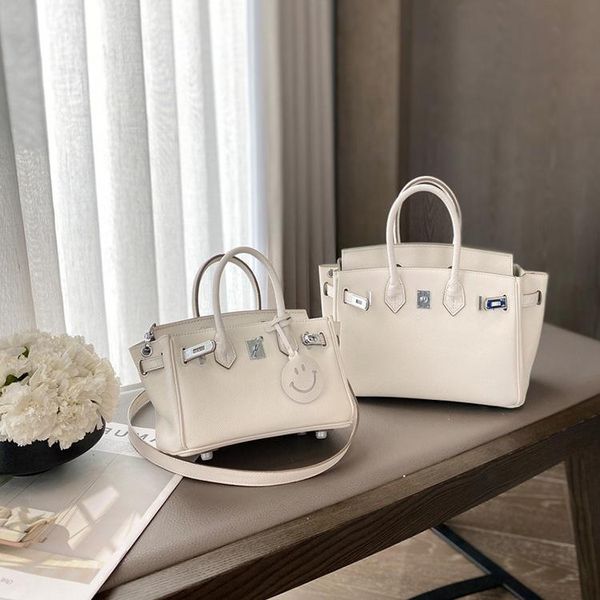 custom cowhide leather handbag 2021 new hand palmprint fashion milkshake white new platinum bag
custom cowhide leather handbag 2021 new hand palmprint fashion milkshake white new platinum bag