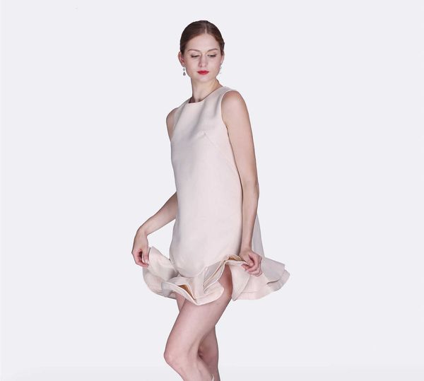 luxury evening dress 2021 summer nude sweet lady straight tube a thin round neck sleevels, Black;gray
luxury evening dress 2021 summer nude sweet lady straight tube a thin round neck sleevels, Black;gray