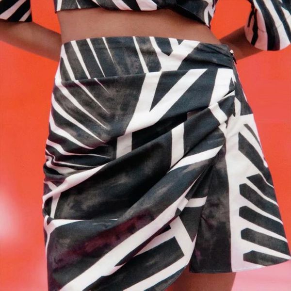 summer vintage pleated za women skirt print asymmetry fashion street elegant mini clothing, Black
summer vintage pleated za women skirt print asymmetry fashion street elegant mini clothing, Black