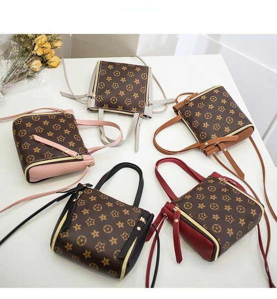evening bags 2021 female bag zipper casual small square portable shoulder messenger mobile phone tide
evening bags 2021 female bag zipper casual small square portable shoulder messenger mobile phone tide