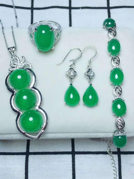 bracelet, earrings & necklace c26#925 silver inlaid natural chalcedony set, the jade face is clean and translucent, Black
bracelet, earrings & necklace c26#925 silver inlaid natural chalcedony set, the jade face is clean and translucent, Black
