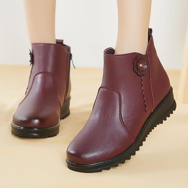 boots winter mother's cotton shoes leather women's middle-aged short soft bottom comfortable and velvet flat snow, Black
boots winter mother's cotton shoes leather women's middle-aged short soft bottom comfortable and velvet flat snow, Black