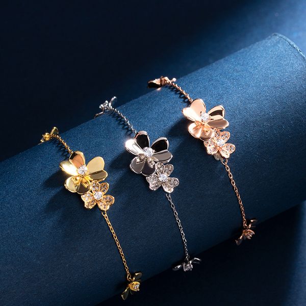s925 sterling sier, three colors, big flower, single diamond female fashion, simple flowers, bracelet, tiktok., Golden;silver
s925 sterling sier, three colors, big flower, single diamond female fashion, simple flowers, bracelet, tiktok., Golden;silver