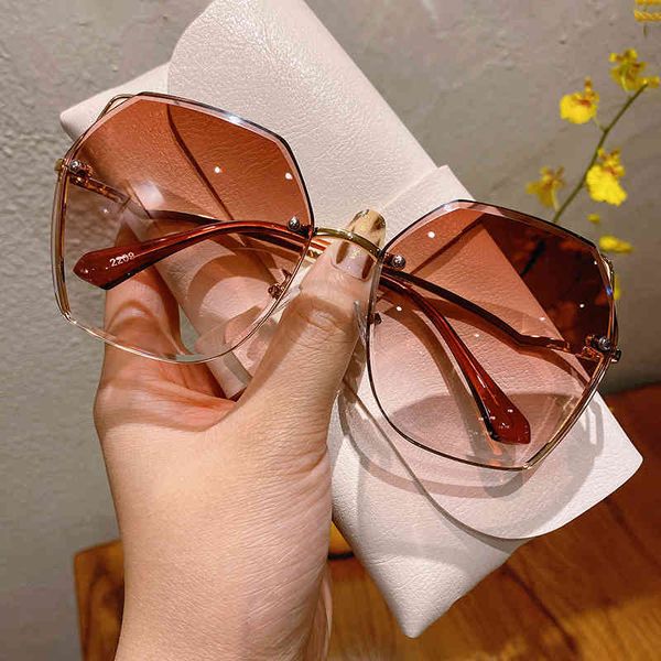 sunglasses korean fashion polygon crystal cut personalized street smetal irregular female, White;black
sunglasses korean fashion polygon crystal cut personalized street smetal irregular female, White;black