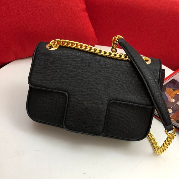 2021 new leather male briefcase fashion male schoolbag briefcase size 26-16-6 cm
2021 new leather male briefcase fashion male schoolbag briefcase size 26-16-6 cm