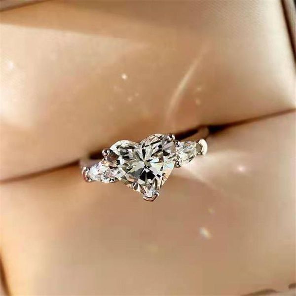 cluster rings exquisite heart-shaped zircon wedding ring for women party engagement famale jewelry fashion hand accessories diary 2021, Golden;silver
cluster rings exquisite heart-shaped zircon wedding ring for women party engagement famale jewelry fashion hand accessories diary 2021, Golden;silver