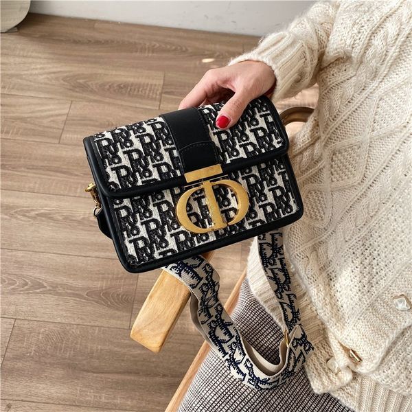 designer bags 2021 new single shoulder messenger bag letter printing personalized net red small square bag wide shoulder strap han banchao
designer bags 2021 new single shoulder messenger bag letter printing personalized net red small square bag wide shoulder strap han banchao