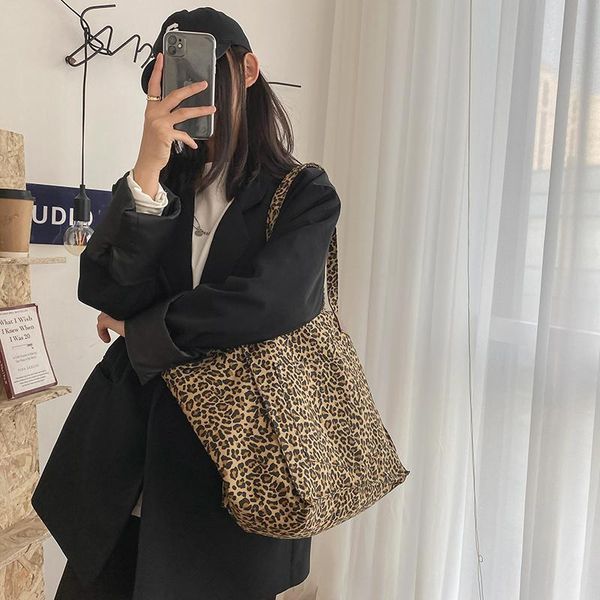 shoulder bags a fashion korean version of versatile college student canvas bag
shoulder bags a fashion korean version of versatile college student canvas bag