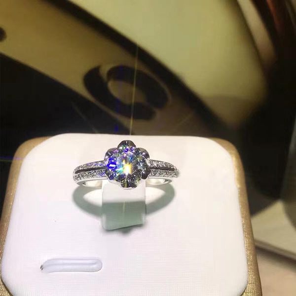 cluster rings moissanite, 925 silver fashion design, strong fire color,diamond, high hardness 1ct stone d.vvs, Golden;silver
cluster rings moissanite, 925 silver fashion design, strong fire color,diamond, high hardness 1ct stone d.vvs, Golden;silver