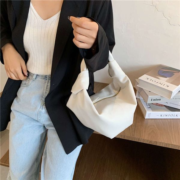autumn fashion leisure women's bag portable bucket 2021 women's hand
autumn fashion leisure women's bag portable bucket 2021 women's hand