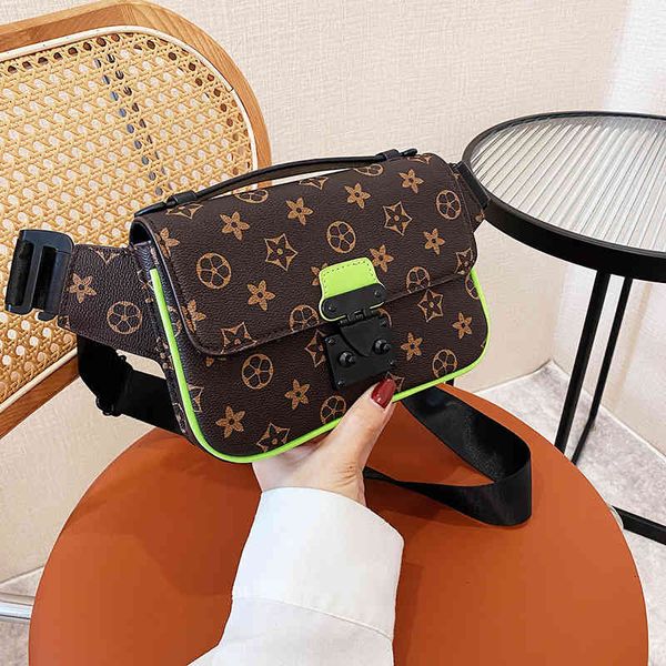 l family old flower same 2021 bag female ins messenger chest portable small square personalized mobile phone waist, Red;black
l family old flower same 2021 bag female ins messenger chest portable small square personalized mobile phone waist, Red;black