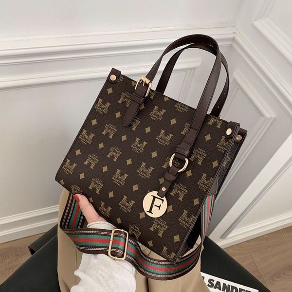 daily bag womens bag 2021 new fashion messenger bag leather broadband shoulder female student ins korean style versatile large capacity hand
daily bag womens bag 2021 new fashion messenger bag leather broadband shoulder female student ins korean style versatile large capacity hand