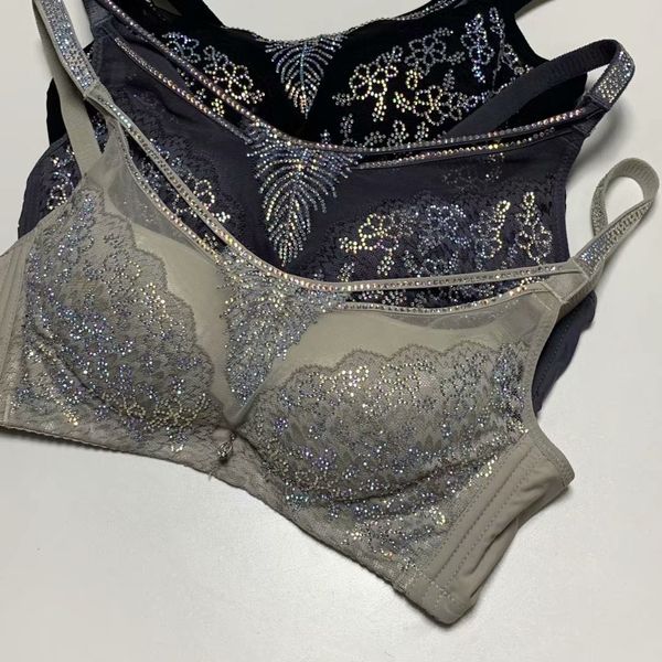 9642 1.8cm medium thick ab cup mesh stitching lace surface gathered breast holding upper support womens bra, Red;black
9642 1.8cm medium thick ab cup mesh stitching lace surface gathered breast holding upper support womens bra, Red;black
