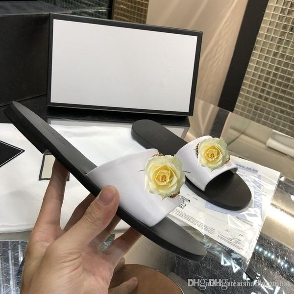 2021designer baotou women slippers classic soft cowhide outdoor beach flat lazy slippers 100% leather metal luxury lady slippers size 35-41, Black
2021designer baotou women slippers classic soft cowhide outdoor beach flat lazy slippers 100% leather metal luxury lady slippers size 35-41, Black