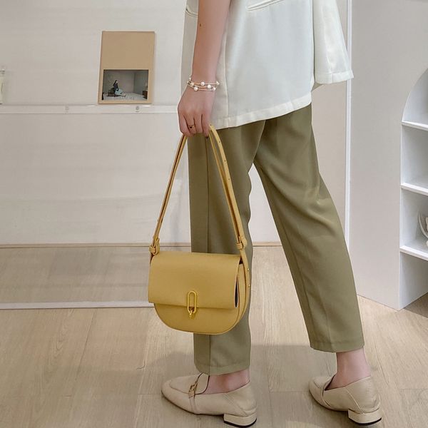 design hand this year's popular high sense niche design white messenger women's summer 2021 new semicircular saddle bag x0y6
design hand this year's popular high sense niche design white messenger women's summer 2021 new semicircular saddle bag x0y6