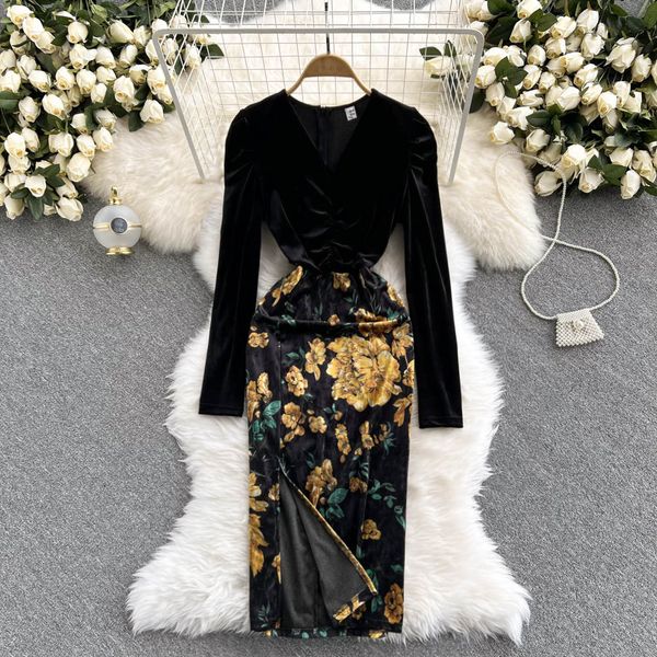 autumn vintage women floral printed patchwork velvet dress v-neck long sleeve black robe female elegant party vestidos new 2022, Black;gray
autumn vintage women floral printed patchwork velvet dress v-neck long sleeve black robe female elegant party vestidos new 2022, Black;gray