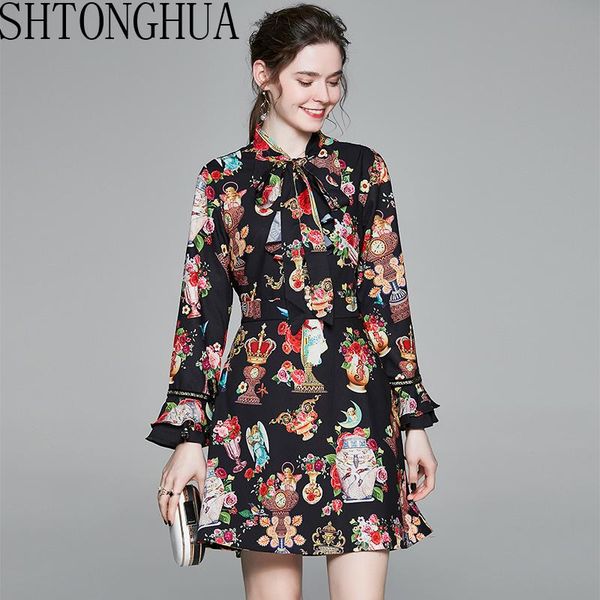 casual dresses 2021 arrival european vintage runway floral print a-line women elegant bow collar flare sleeve mini dress, Black;gray
casual dresses 2021 arrival european vintage runway floral print a-line women elegant bow collar flare sleeve mini dress, Black;gray