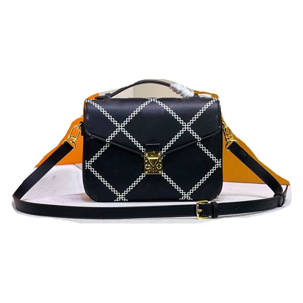 fashion quality ladies dinner bag designer luxury leather canvas round letter flower pattern single shoulder size 25-19-7cm m81066
fashion quality ladies dinner bag designer luxury leather canvas round letter flower pattern single shoulder size 25-19-7cm m81066