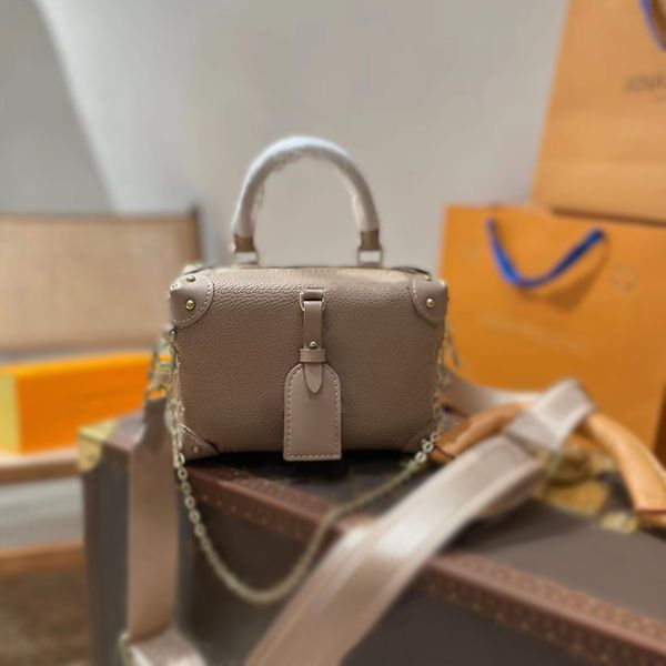 5a designer crossbody woman shoulder bag mini shoulder classic retro fashion brand genuine leather luxury square softness chain letter purse
5a designer crossbody woman shoulder bag mini shoulder classic retro fashion brand genuine leather luxury square softness chain letter purse
