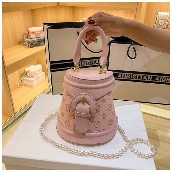 factory outlet design 2021 new printed single shoulder bag pearl chain handbag female embossed horseshoe messenger bag small
factory outlet design 2021 new printed single shoulder bag pearl chain handbag female embossed horseshoe messenger bag small