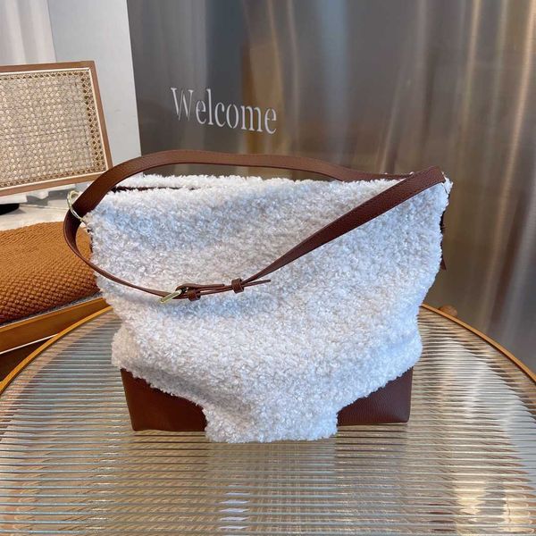 fashion luxury bag designer women classic wool winter totes shopping messenger ladies shoulder bags lady handbag 37cm*13cm*34cm
fashion luxury bag designer women classic wool winter totes shopping messenger ladies shoulder bags lady handbag 37cm*13cm*34cm