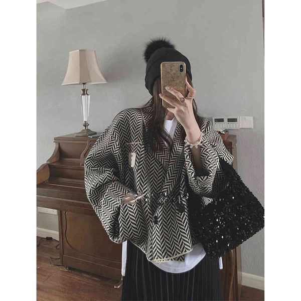 women's jackets autumn winter women cozy soft plaid cardigan cape single-breasted v-neck casual wraps knitwear geometric figure poncho, Black;brown
women's jackets autumn winter women cozy soft plaid cardigan cape single-breasted v-neck casual wraps knitwear geometric figure poncho, Black;brown