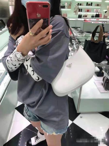 factory outlet luxury handbags and storage cleo armpit bag new p home hobo middle-aged hand carrying bright face net red
factory outlet luxury handbags and storage cleo armpit bag new p home hobo middle-aged hand carrying bright face net red
