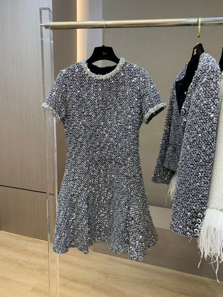 the cuffs are all hand-made beaded wool. it's super beautiful and amazing. it's a dress, Black;gray
the cuffs are all hand-made beaded wool. it's super beautiful and amazing. it's a dress, Black;gray