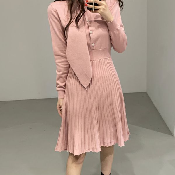 2021 chic korean fall winter new bow pearl button slim christmas pleated knitted sweater women elegant retro fashion robe 8e95, Black;gray
2021 chic korean fall winter new bow pearl button slim christmas pleated knitted sweater women elegant retro fashion robe 8e95, Black;gray