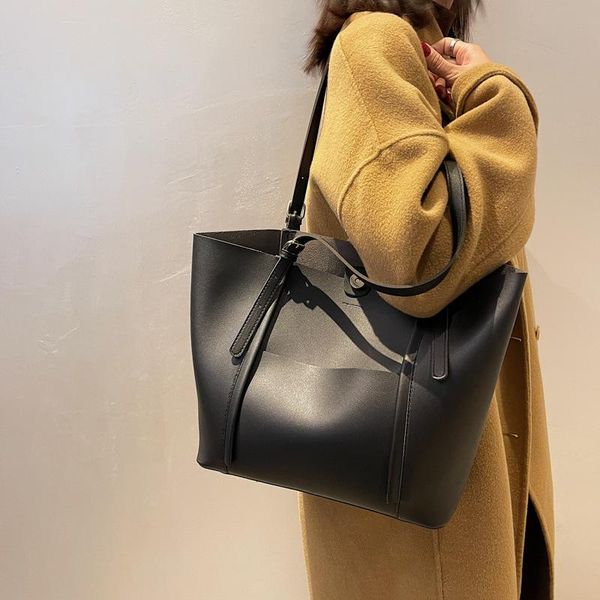 evening bags texture fashionable tote bag 2021 high-quality soft leather single shoulder large capacity commuter shopping
evening bags texture fashionable tote bag 2021 high-quality soft leather single shoulder large capacity commuter shopping