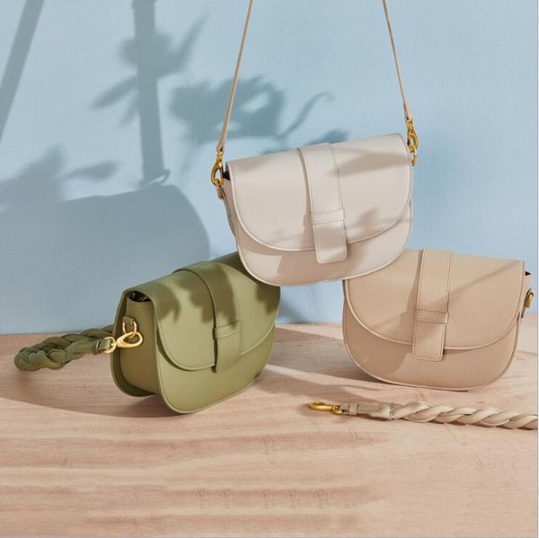 2021 new trend semicircle saddle bag underarm small round ladies shoulder messenger
2021 new trend semicircle saddle bag underarm small round ladies shoulder messenger