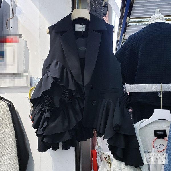 women's vests design waistcoat 2021 spring autumn suit collar irregular pleated ruffle stitching sleeveless vest jacket women blazer y1, Black;white
women's vests design waistcoat 2021 spring autumn suit collar irregular pleated ruffle stitching sleeveless vest jacket women blazer y1, Black;white