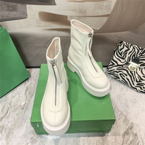 Soft and comfortable leather women's boots winter&autumn gentle cool style Short boot ankle with zipper White Black luxury Designer Girl shoes Thick bottom
Soft and comfortable leather women's boots winter&autumn gentle cool style Short boot ankle with zipper White Black luxury Designer Girl shoes Thick bottom