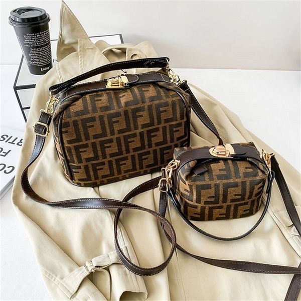 factory store shop new women's french stick lunch box bento walking single shoulder net red pillow portable messenger bag wholesale sto
factory store shop new women's french stick lunch box bento walking single shoulder net red pillow portable messenger bag wholesale sto
