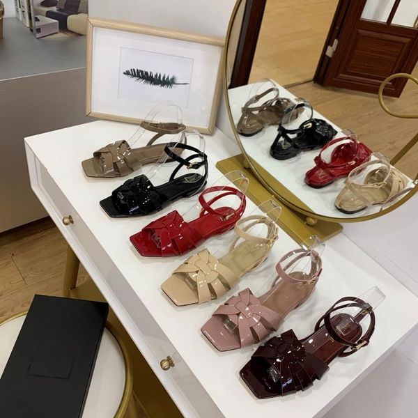 luxury medium heels with chunky heels and strappy sandals with ladies' cowhather soled heels 6.5cm patent leather series with a twist, Black
luxury medium heels with chunky heels and strappy sandals with ladies' cowhather soled heels 6.5cm patent leather series with a twist, Black