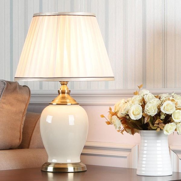 american white modern simple table lamp for bedroom bedside table lamp nordic retro warm ceramic creative master home decoration
american white modern simple table lamp for bedroom bedside table lamp nordic retro warm ceramic creative master home decoration
