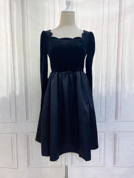 casual dresses 2021 women fashion long-sleeved square-neck retro stitching dress 0818, Black;gray
casual dresses 2021 women fashion long-sleeved square-neck retro stitching dress 0818, Black;gray