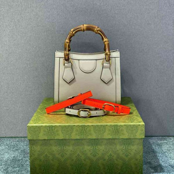 2021 new fashion hand bag, luxurious wooden handle design, high-end shoulder bag,suitable for a variety of occasions
2021 new fashion hand bag, luxurious wooden handle design, high-end shoulder bag,suitable for a variety of occasions